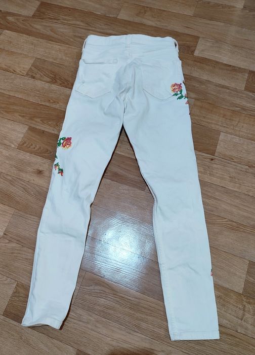 Крутезні джинси вишиванка з високою талією