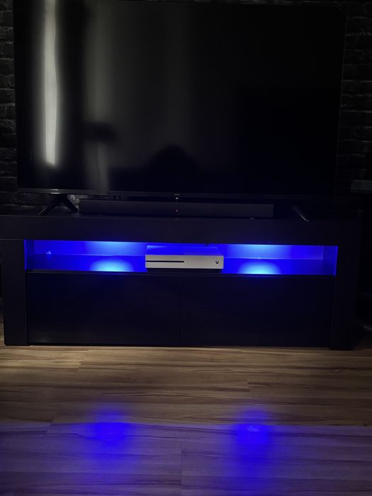 Czarna szafka RTV pod telewizor stan bardzo dobry odbior osobisty