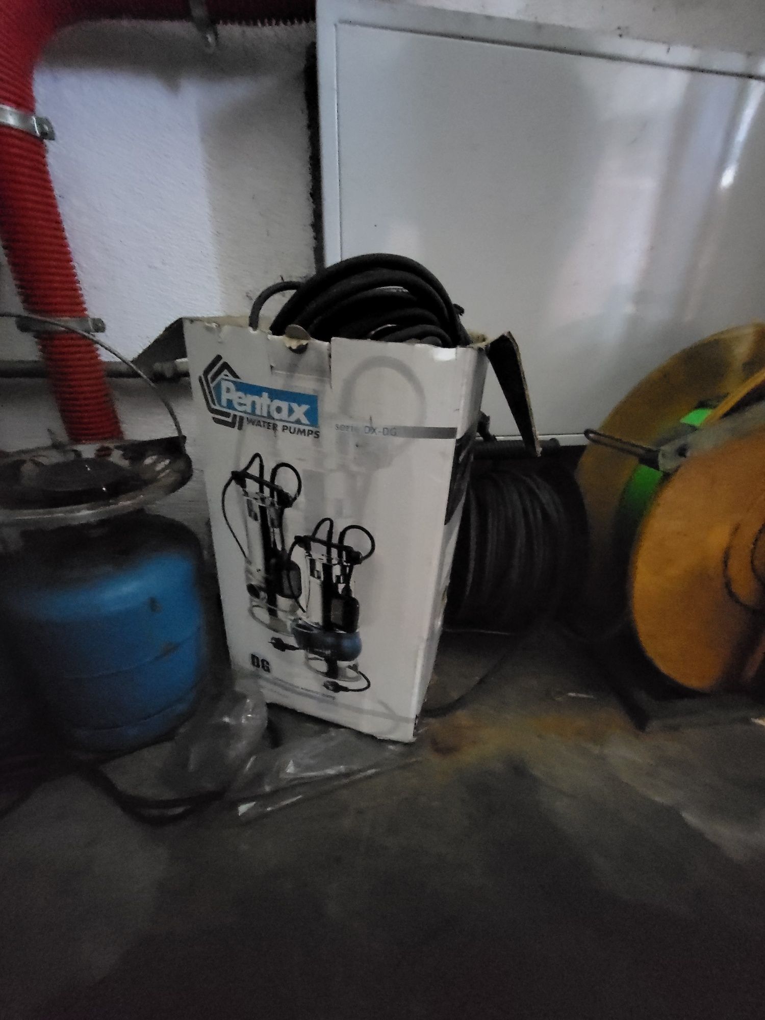 Bomba de agua com boia
