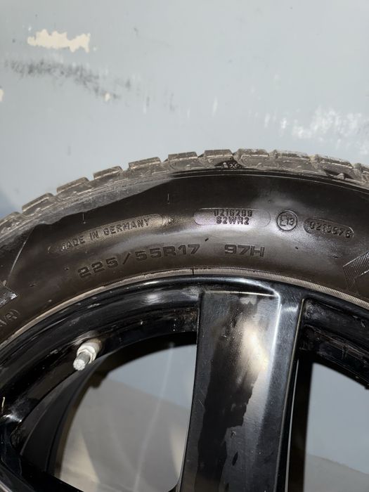 Komplet zimowy Goodyear 225/55 R17 + felgi aluminiowe 5x112