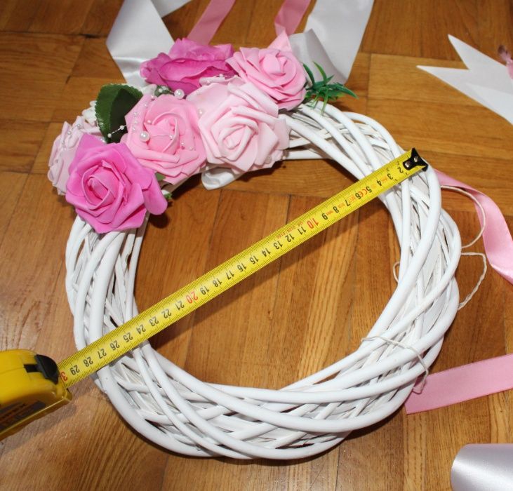 Wianki wiklinowe białe z kwiatami