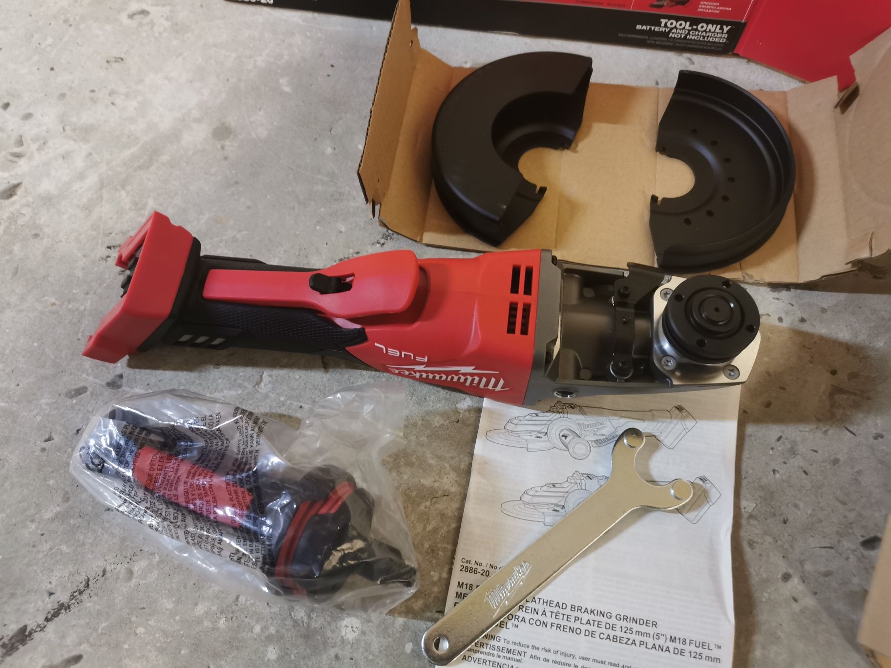 Milwaukee 2886 болгарка ушм