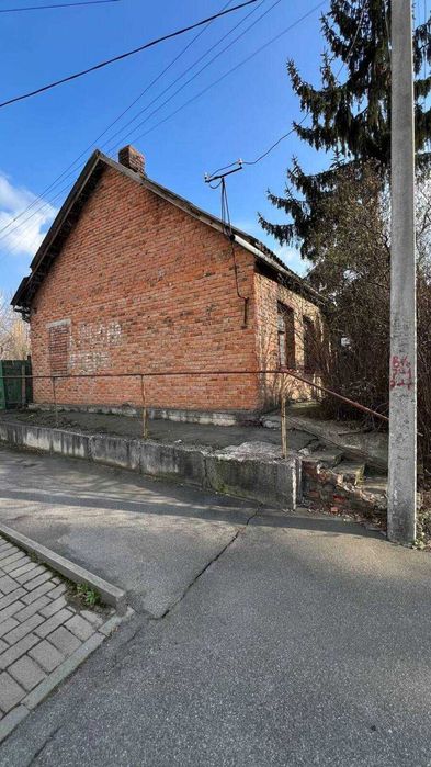 Продаж земельної ділянки з будинком на Київській