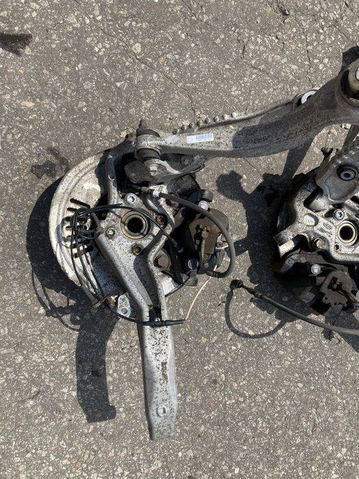 Range rover l560  R velar jaguar f-pace zawieszenie zwrotnica przód