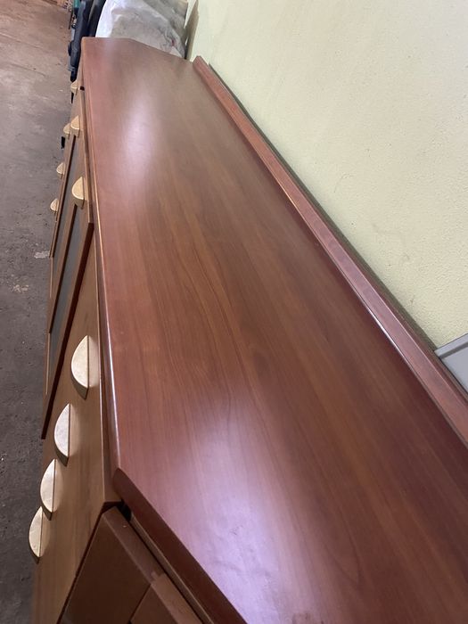 Комод с фасадом из дерева