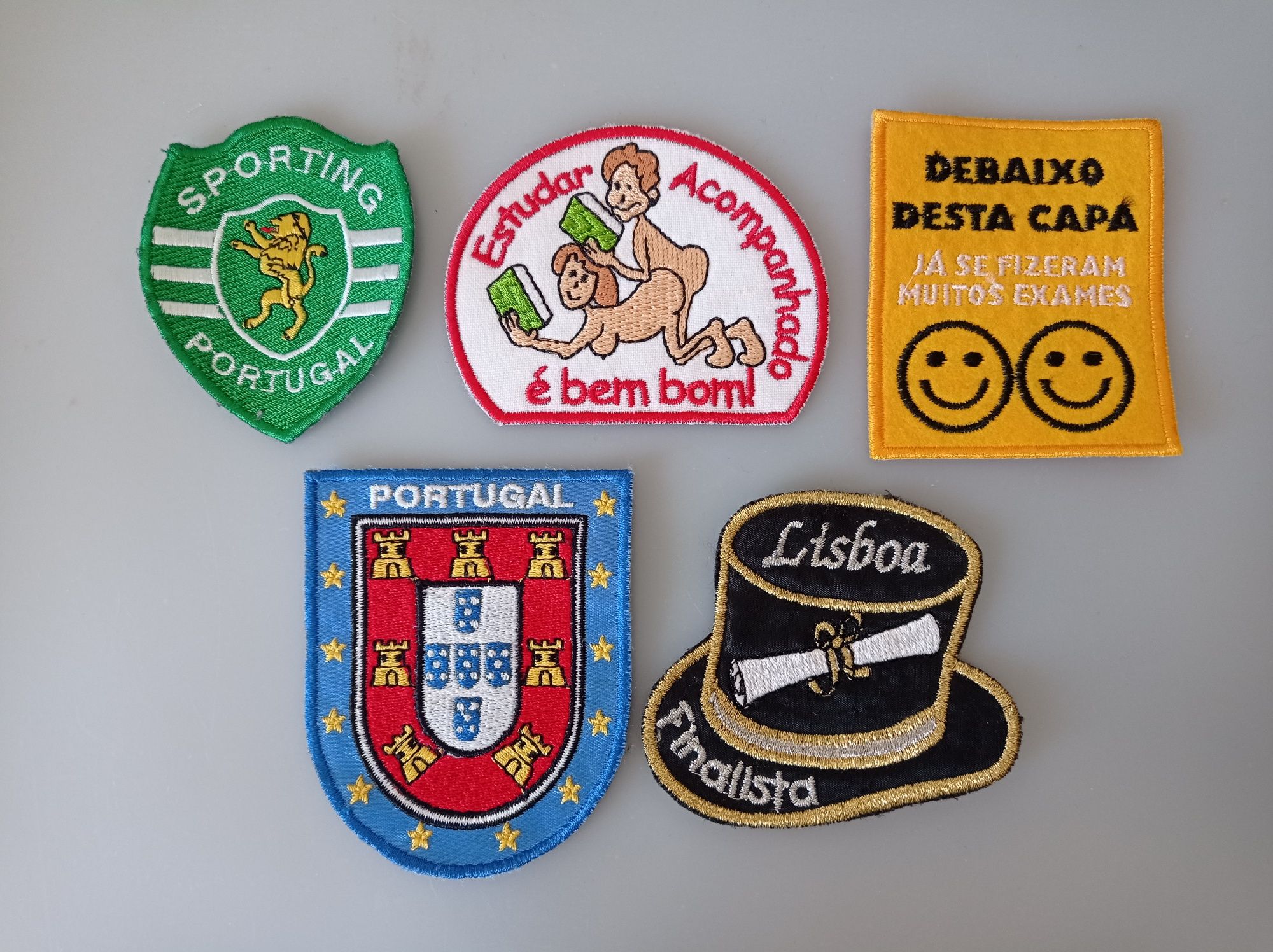 Emblemas para capa traje académico