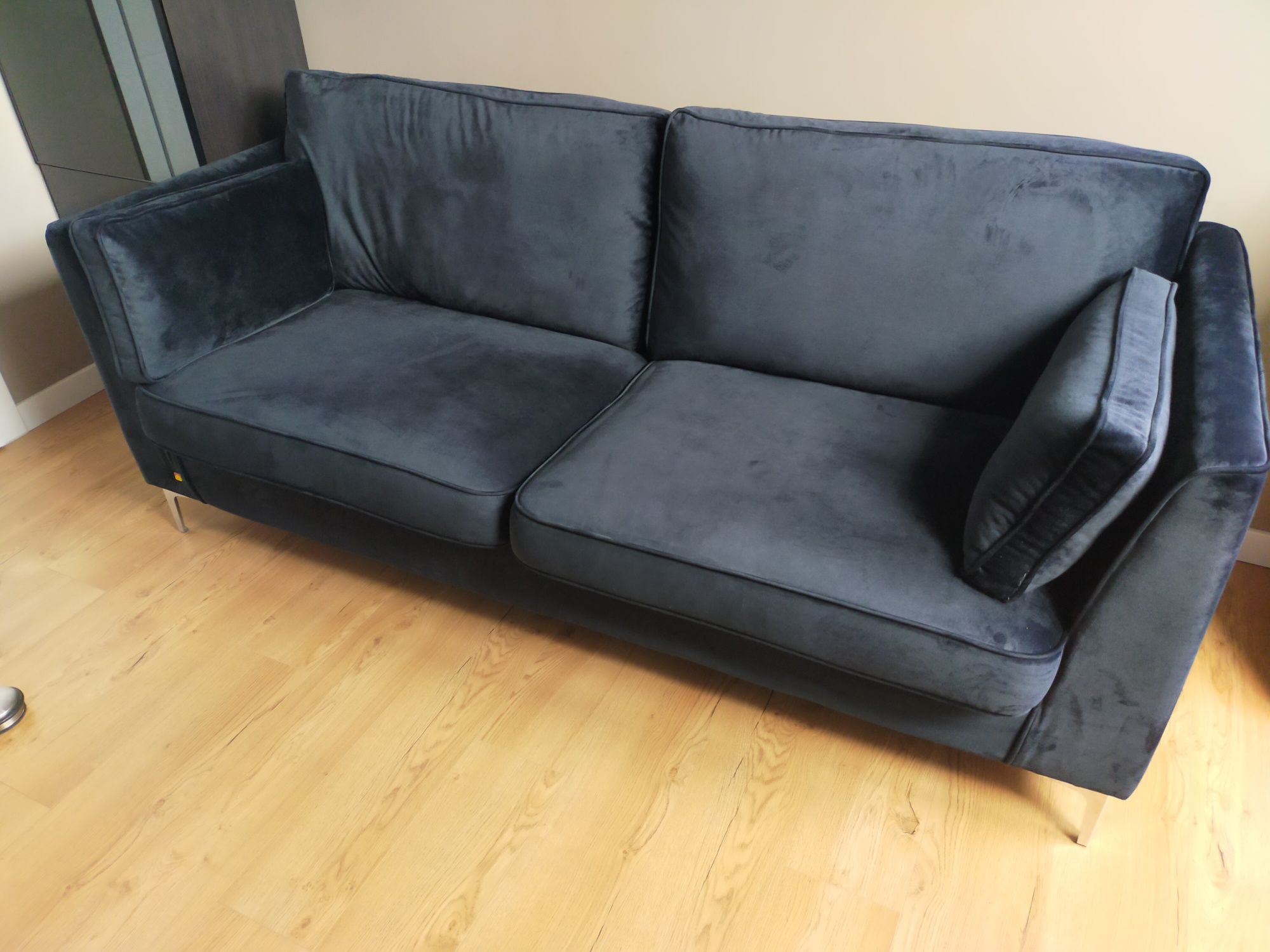 Stylowa czarna Sofa 3-osobowa  polskiego producenta