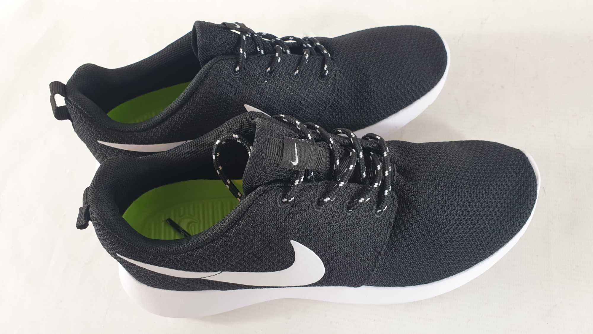 NIKE obuwie sportowe  Roshe Run Rozmiar 40,5