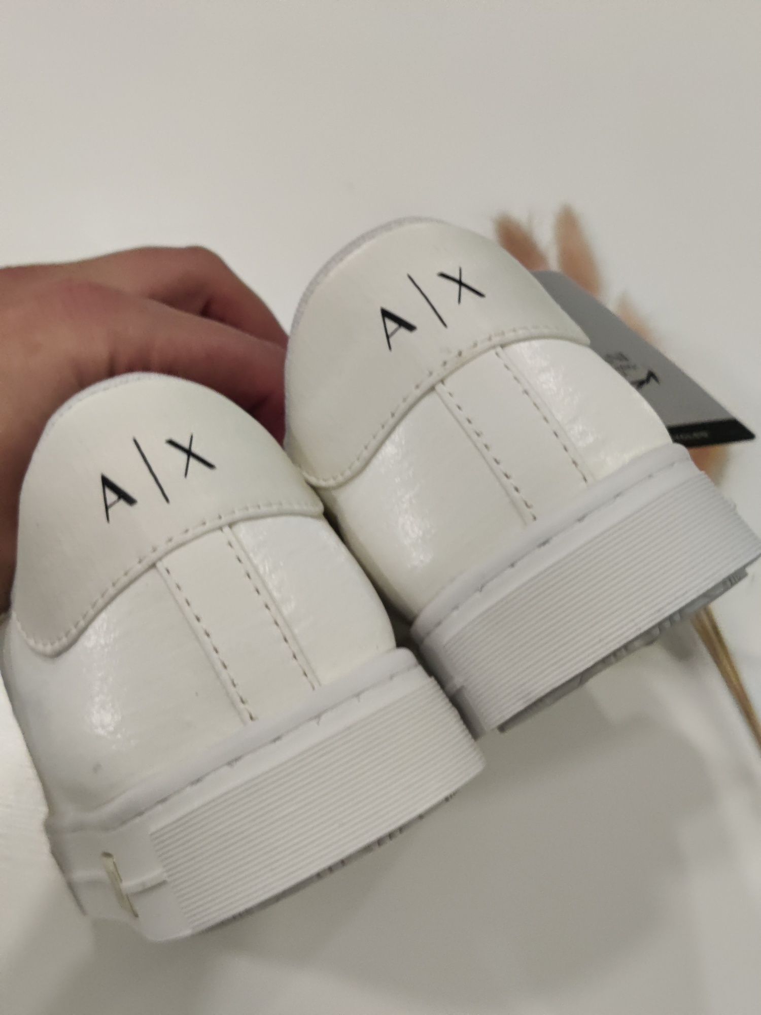 Молочні кеди від Armani Exchange розмір 40