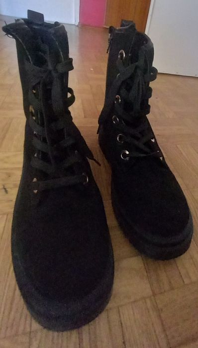 Zamszowe botki na trapezie, rozm. 40