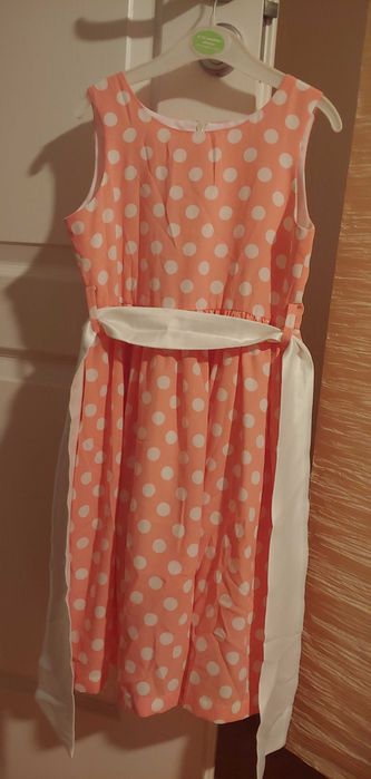 Śliczna sukienka na różne okazje r.128