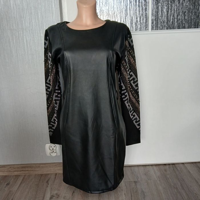 Czarna mini sukienka T.A.T.U.