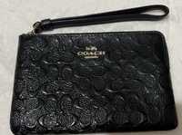 Bolsa Coach com monograma