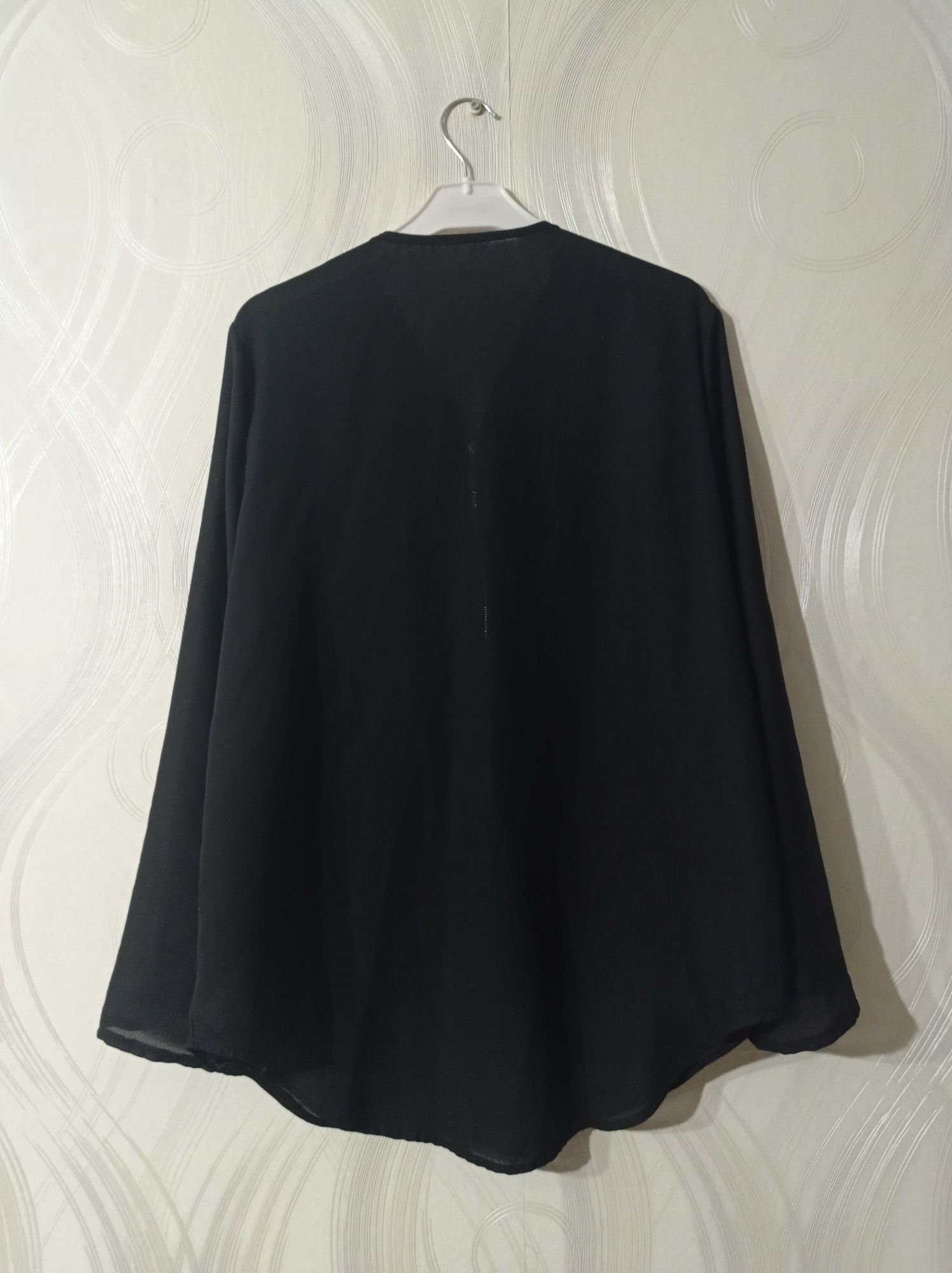 Жіноча чорна блуза M-L