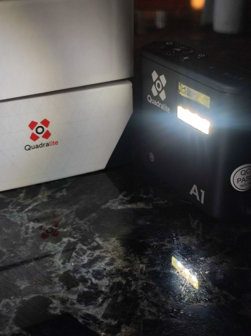 Lampa błyskowa Quadralite A1 Nowa!