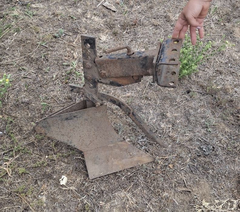 Плуг для мотоблока или минитрактора.
