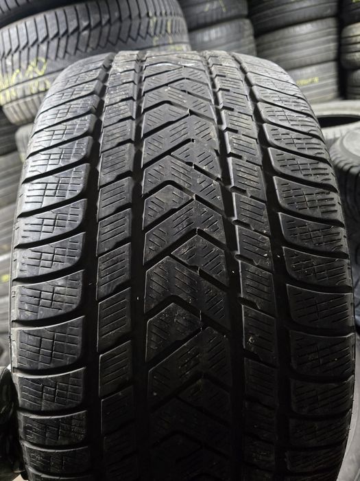 285/35R22 Pirelli Scorpion Winter