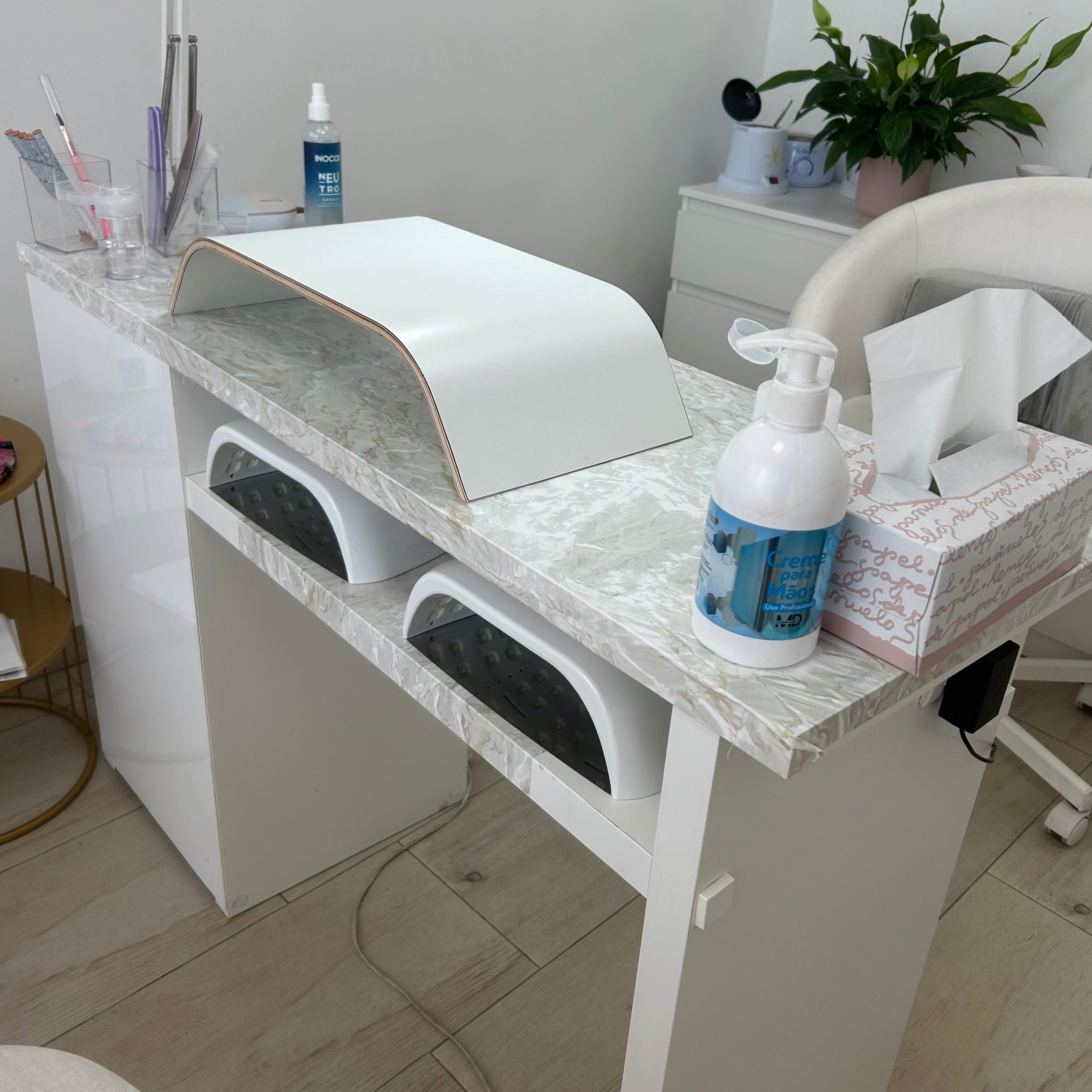 Mesa manicure usada