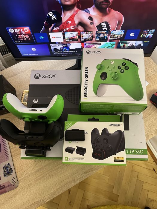 Продам Xbox series s 1tb