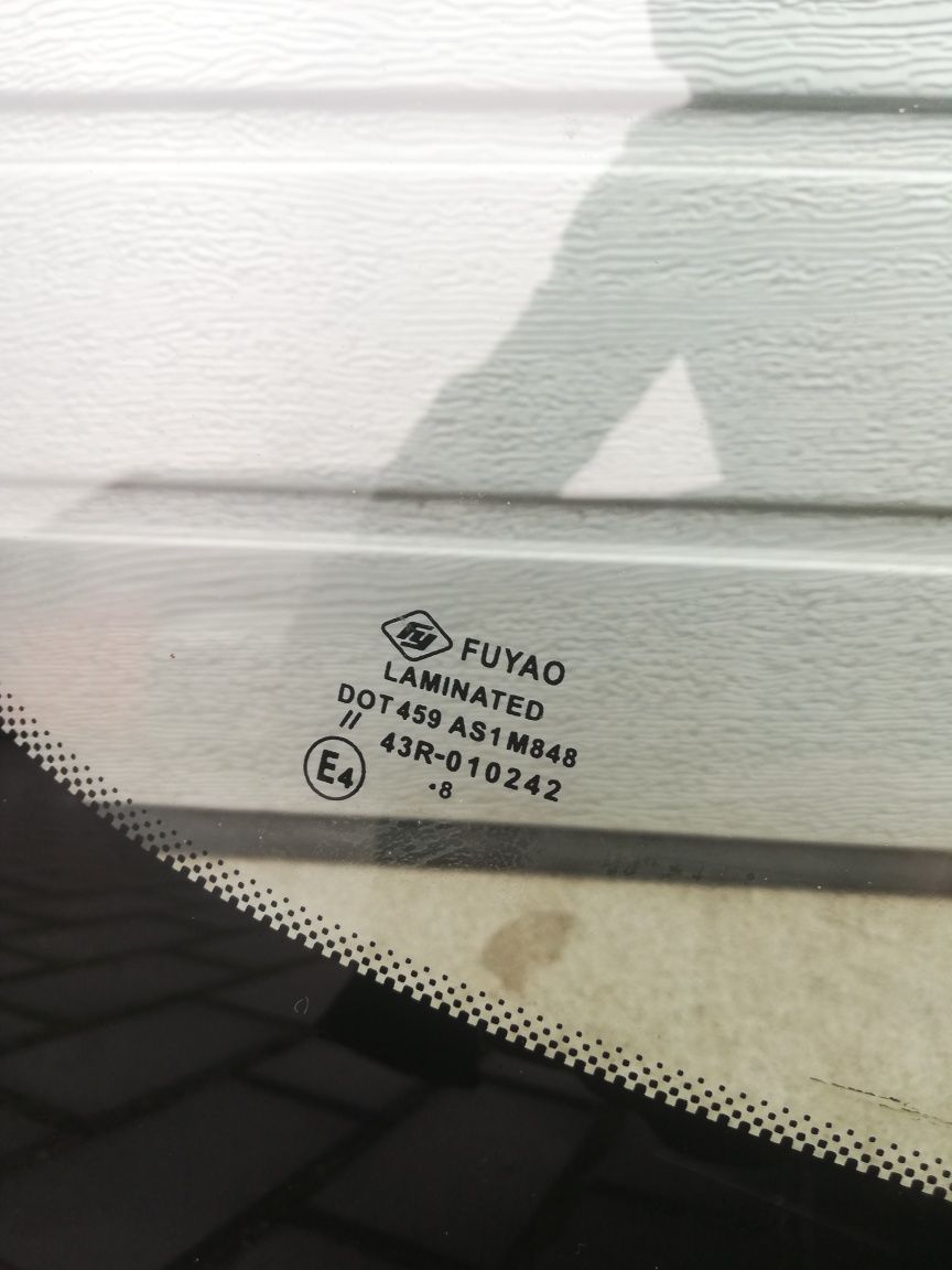 Szyba przednia przód czołowa Ford Focus mk2 04-11r zwykła
