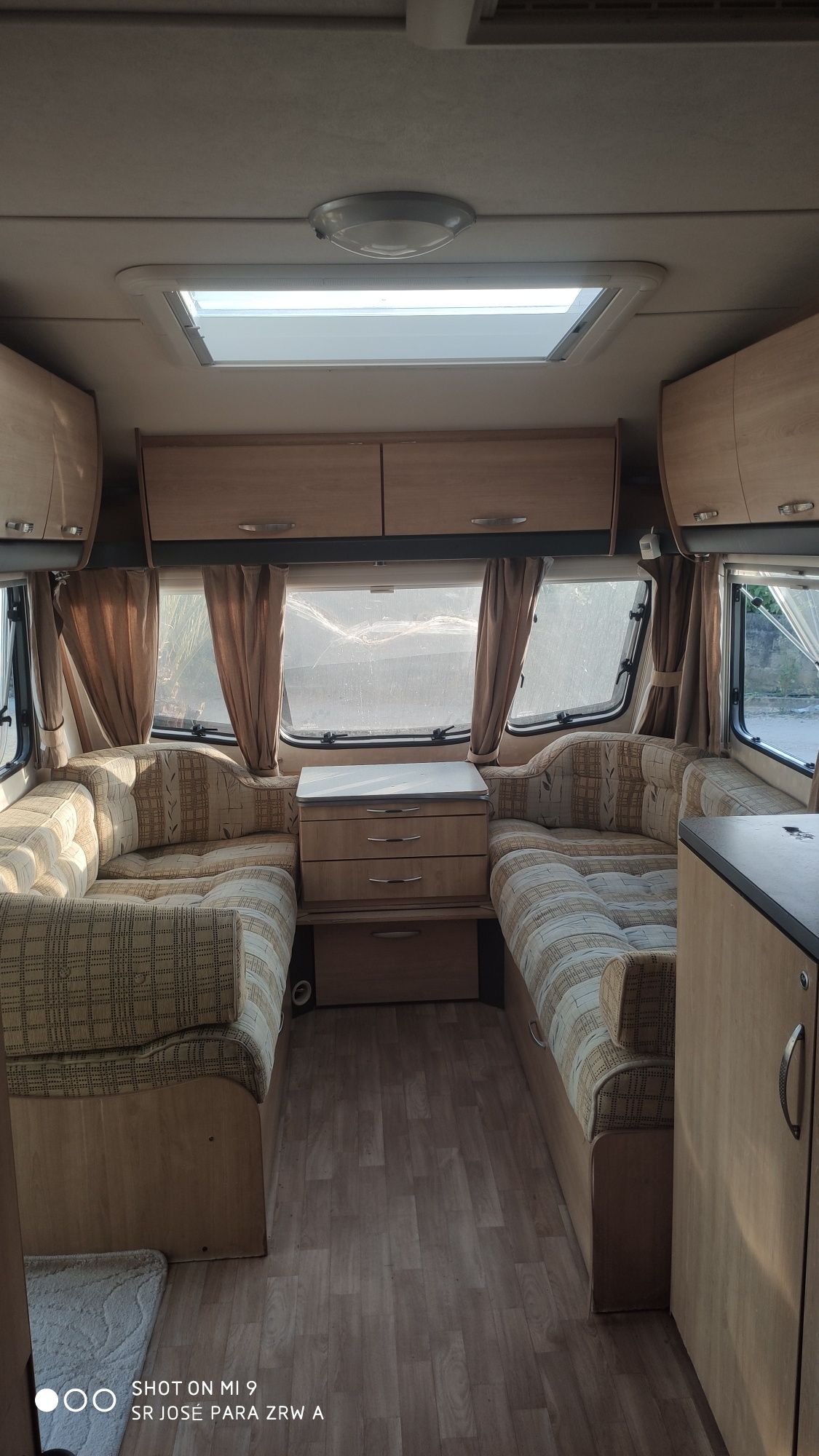Caravana 4 dormidas com quarto e cama fixa