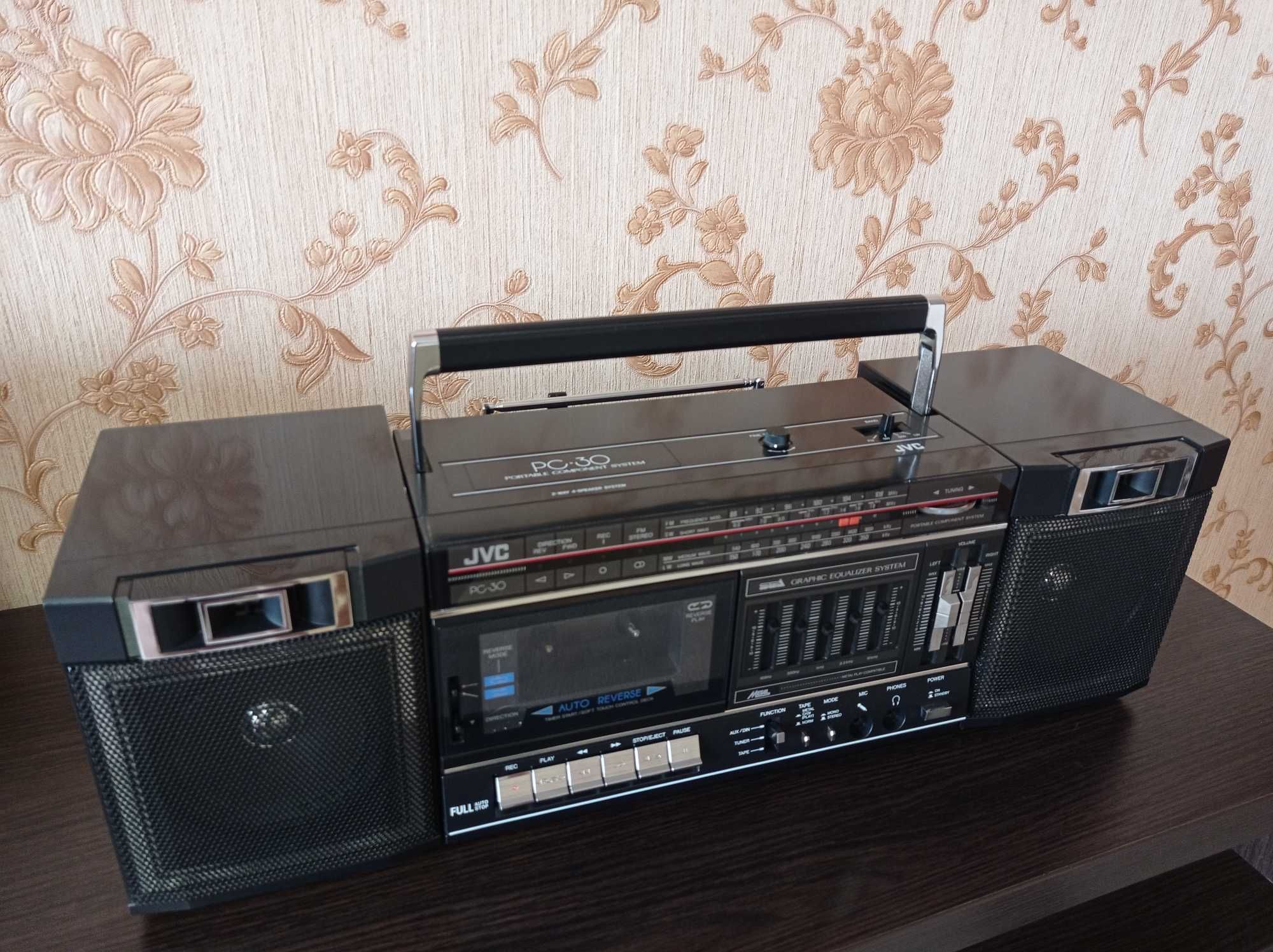 Продам магнитолу JVC-PC30.