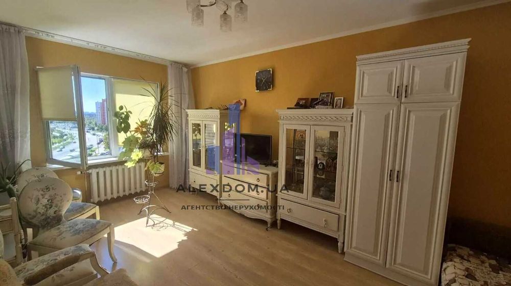 Продаж  1к квартира.  Троєщина. вулиця Милославська, буд. 4