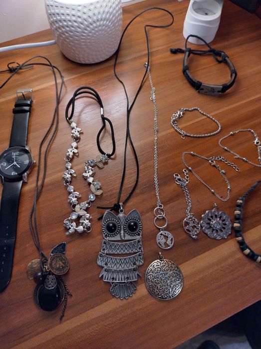 Biżuteria. Łańcuszki itp.