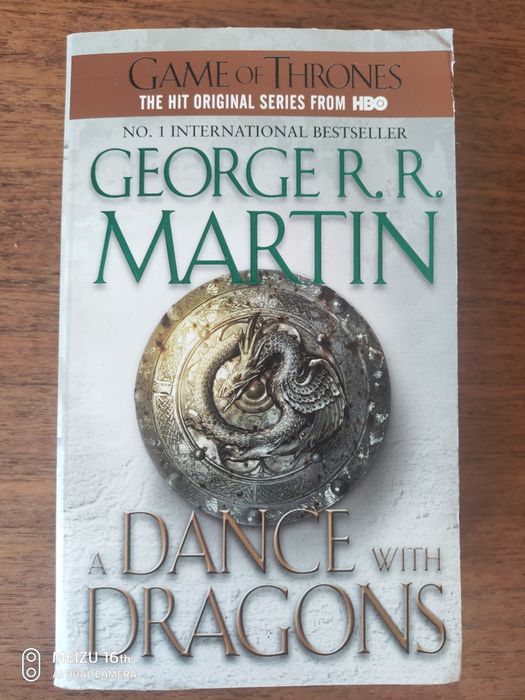 Dance with dragons. Книга Игра престолов. Танец с драконами на англ.