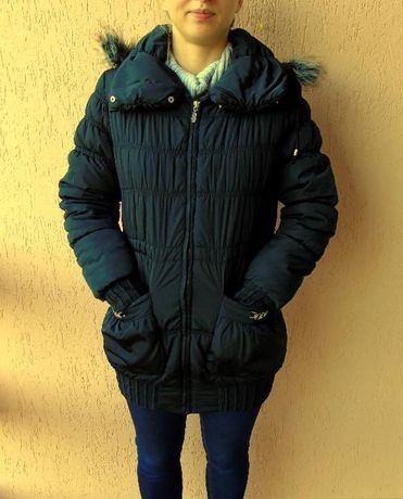 Czarna ciepła długa zimowa kurtka z kapturem Zara kaptur futerko