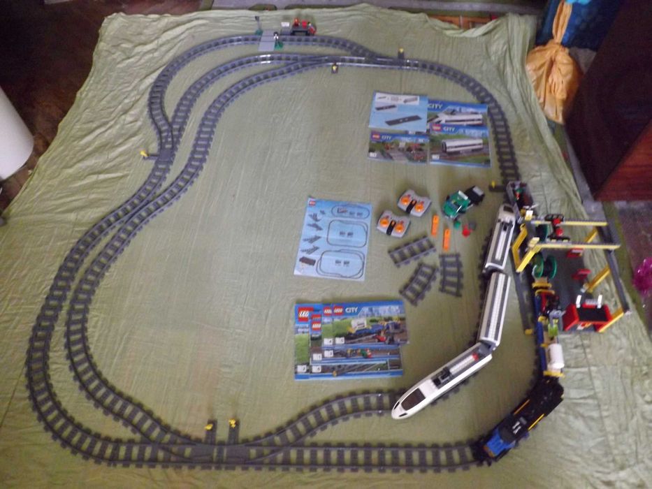 Продаю 4 набори LEGO потяг 60052 електричка 60051 рейки 7895 *2