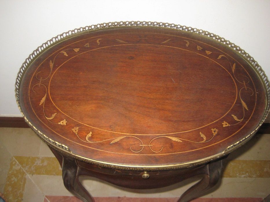 Mesa alta madeira,c/rebordo,anos 1900