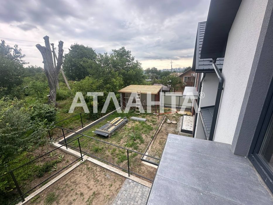 Таунхаус з гаражем, підвалом і місцем під авто на вул. Горіхівській