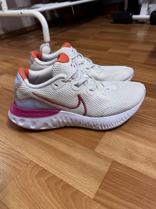 Кросівки Nike Renew Run Ember 39р