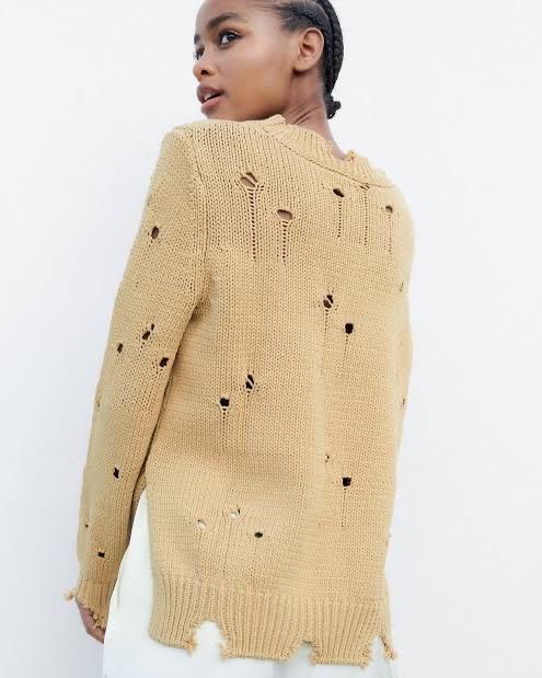 Светр zara рваний