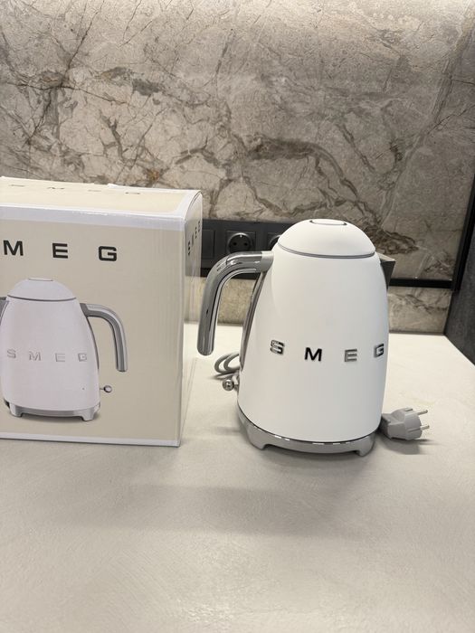 Чайник Smeg белый матовый на 1,7 л
