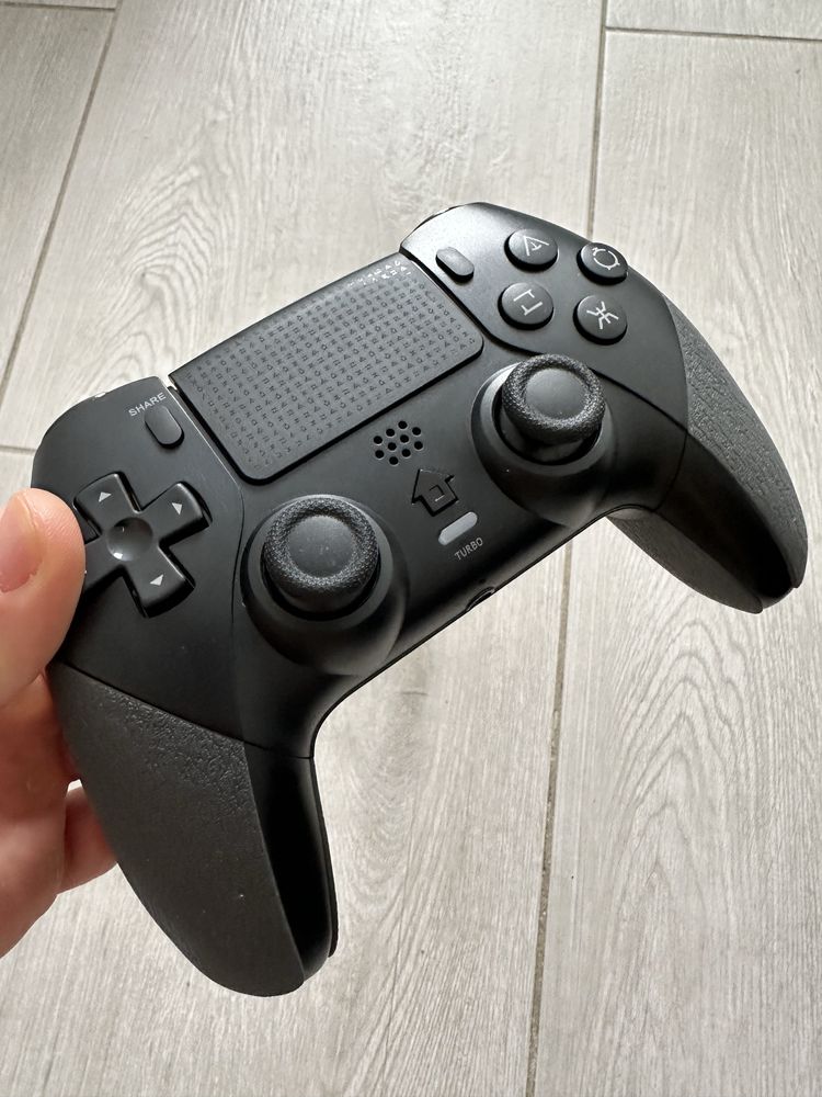 Bezprzewodowy pad do PS4 / PC – model T-28, bardzo dobry stan