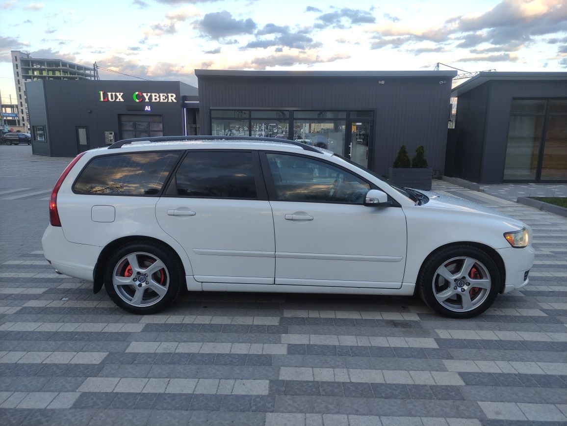 Продається Volvo v50 d52.4 Вольво в50