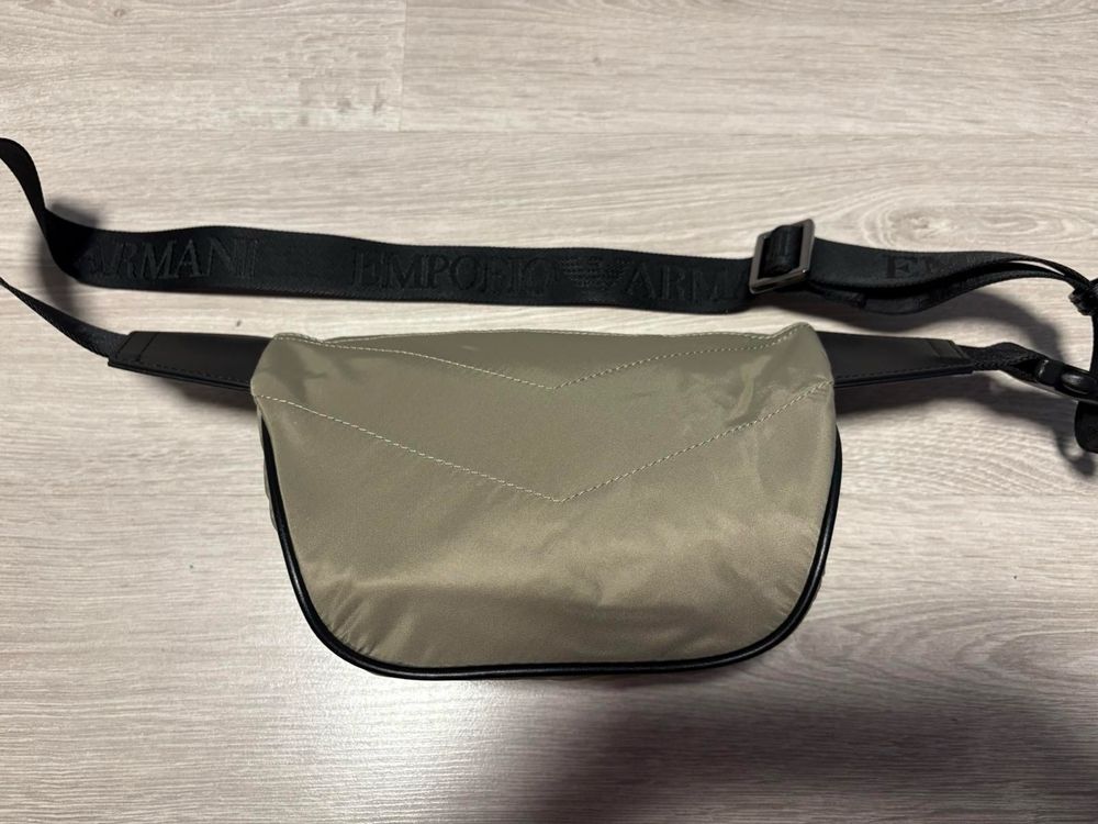 Продам сумку-бананку Emporio Armani