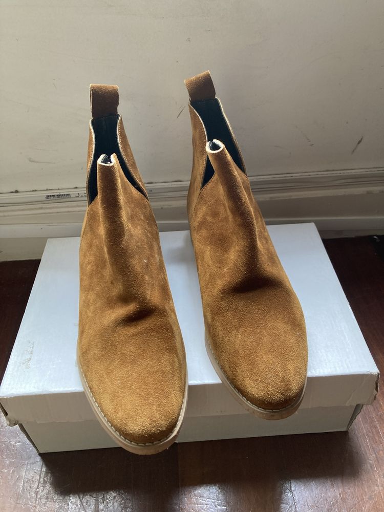 Botas em camurça