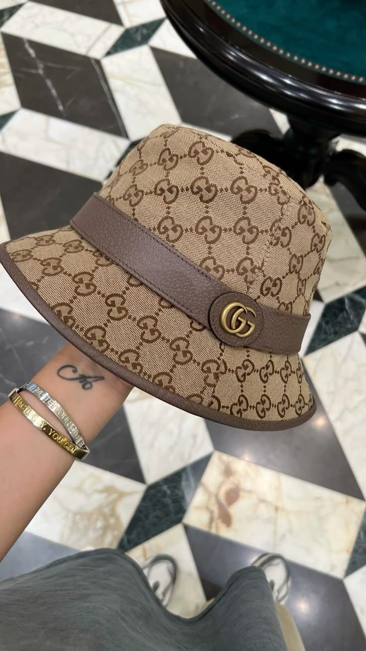 Nowy kapelusz gucci