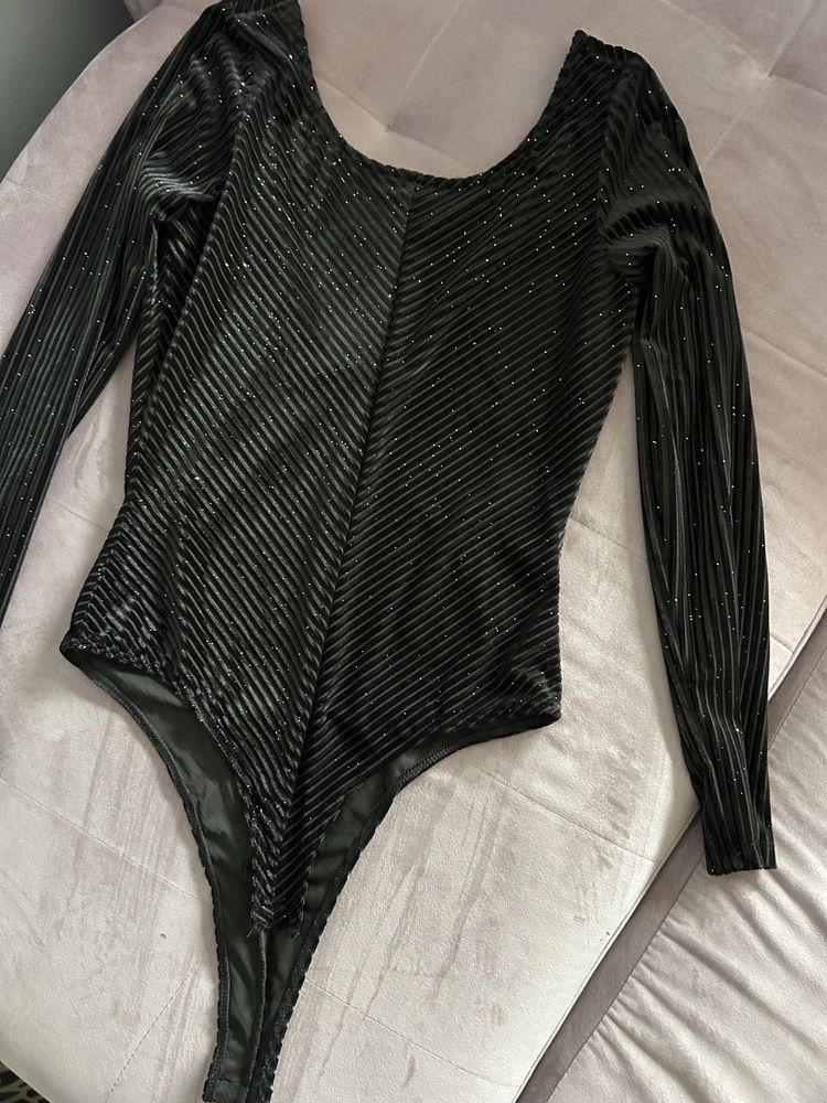 Nowe body reserved S czarne z cekinami wyciecie plecy