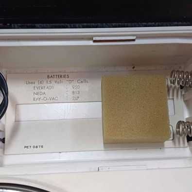 Gira-Disco Vinil portátil / AM Radio Unisonic Ponograph Antigo (AC/DC)