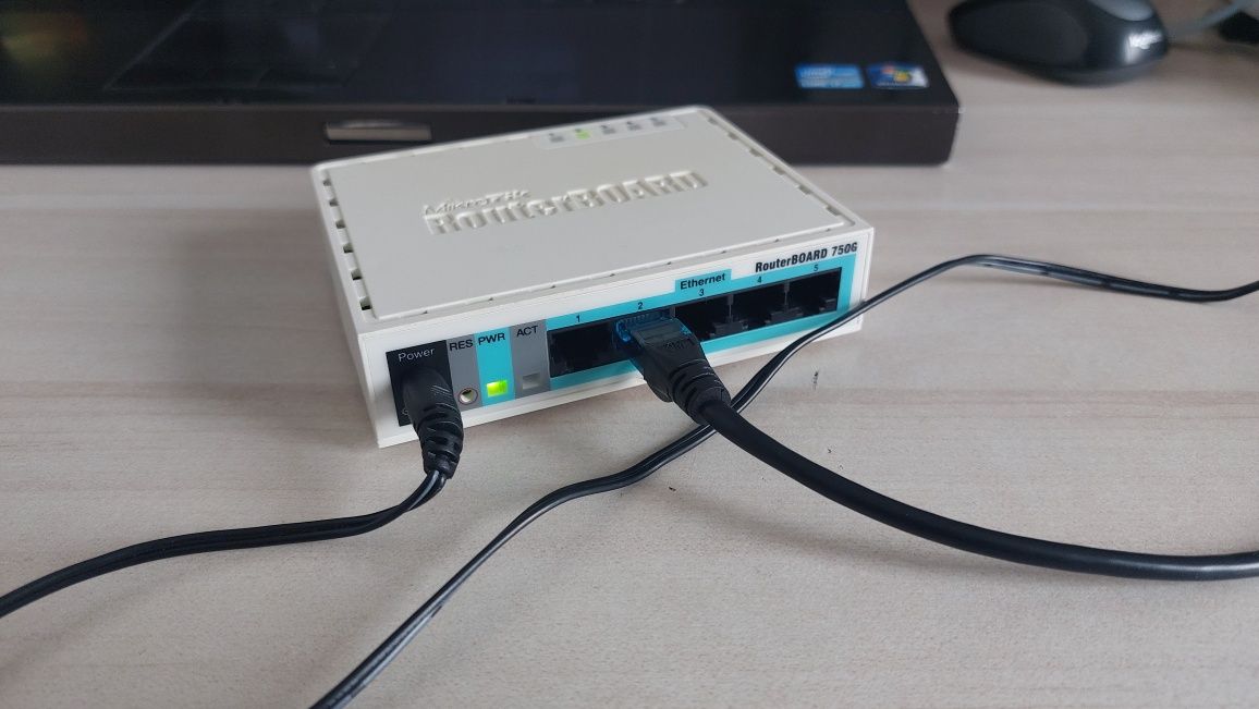 RouterBoard 750g rb750g 5x gigabit Ethernet. Mały podręczny router