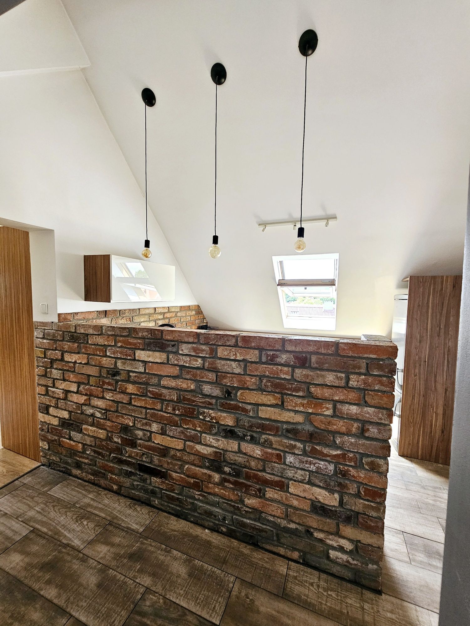 Sprzedam klimatyczne mieszkanie na poddaszu 46/90 m², 2 pokoje + antre