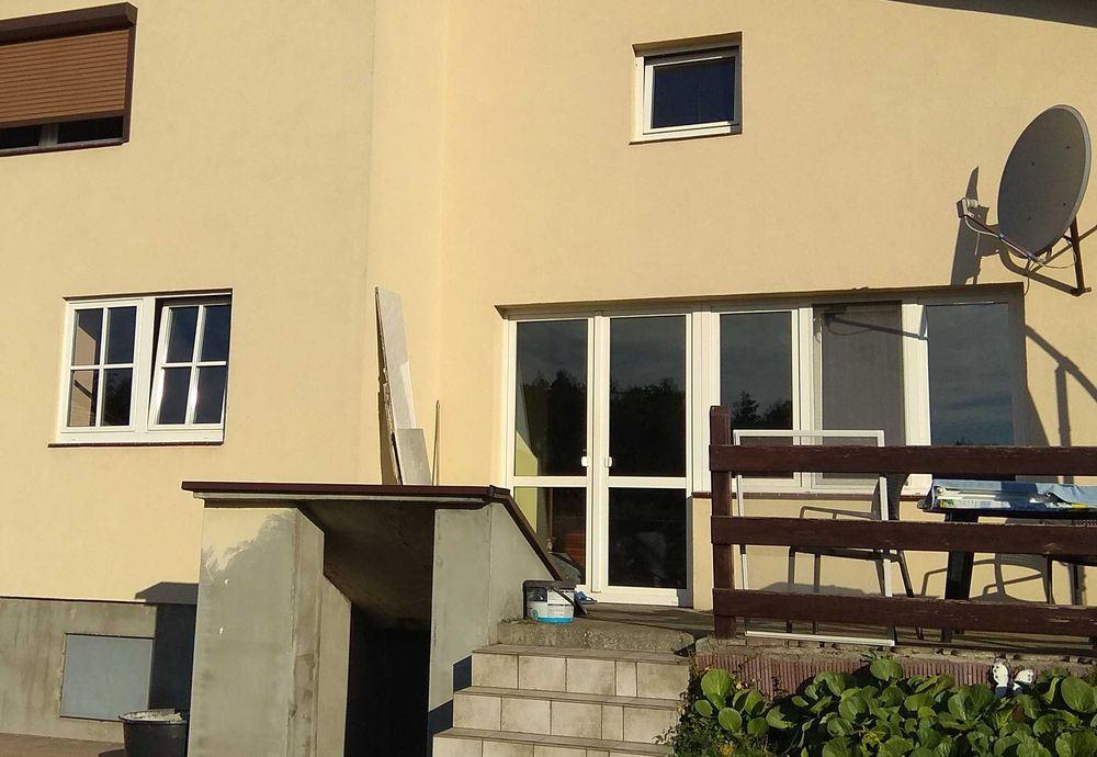 Okna dwuszybowe plastikowe z żaluzjami, zdemontowane