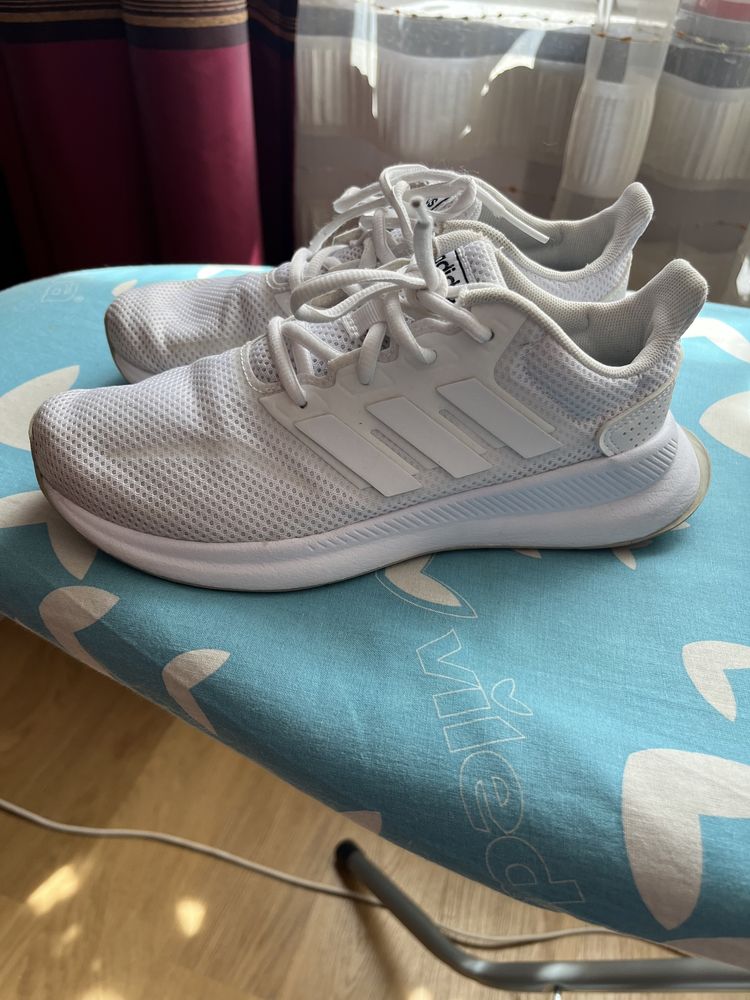 Buty Adidas rozm. 36,5 wkładka 23 cm