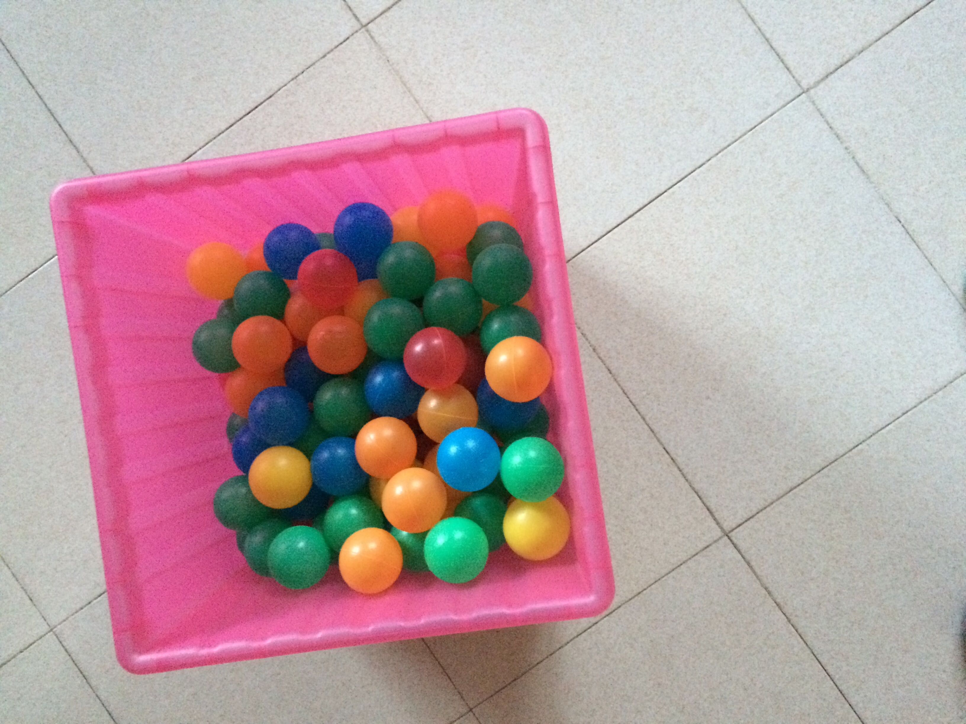 Bolas coloridas para brincadeiras divertidas