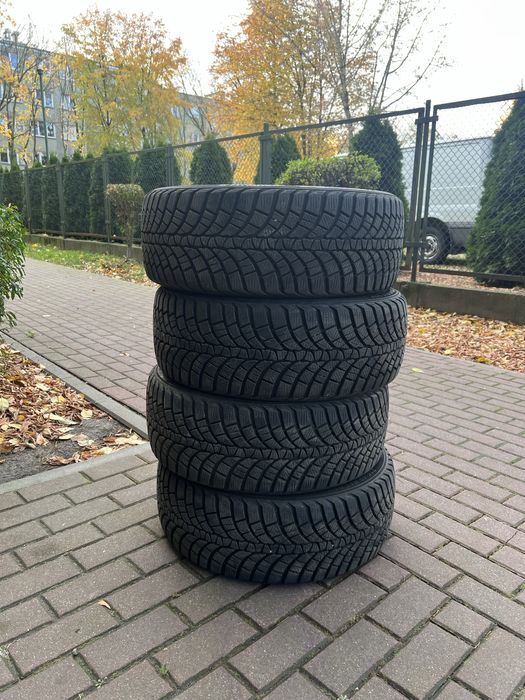Opony zimowe 215/45 R17 91V rocznik 2022 Kumho WinterCraft WP71