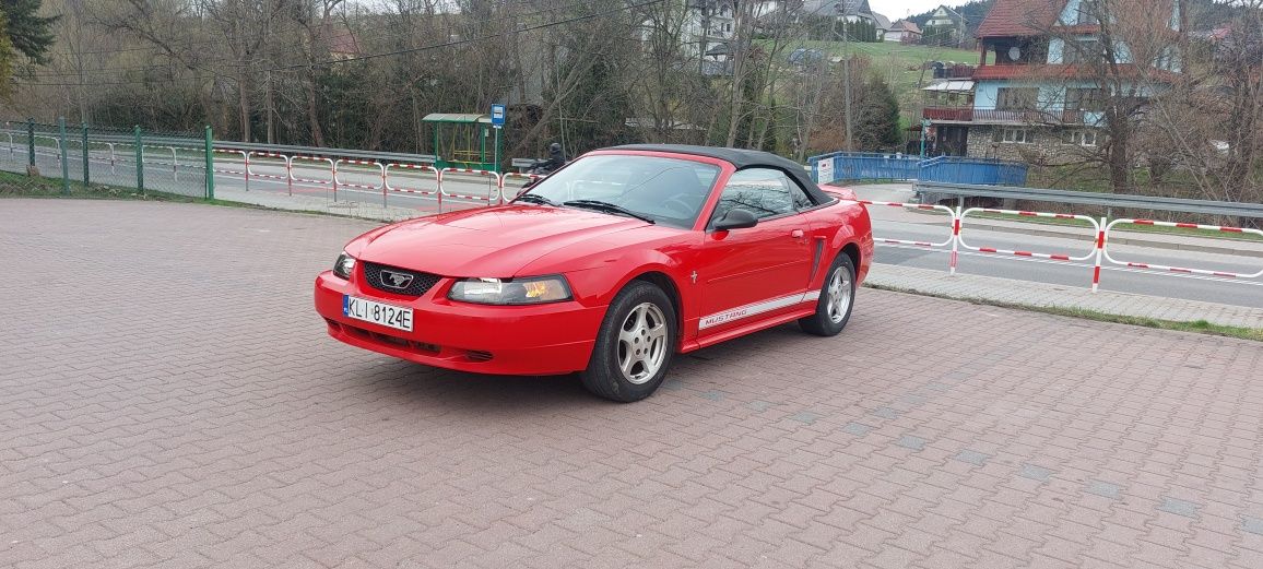 Ford mustang  cabrio z silnikiem 3.9 v6